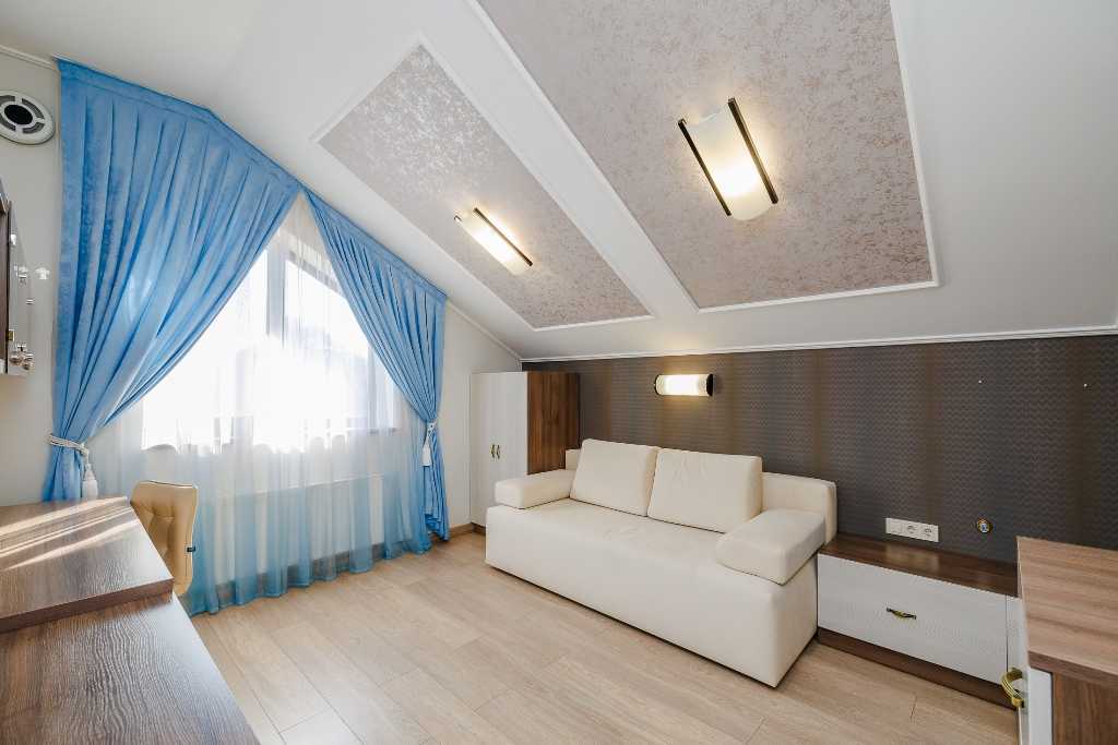 Продаж будинку 350 м², Дачна