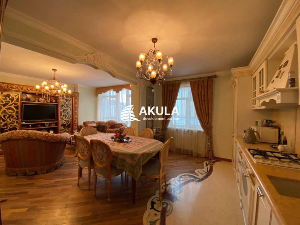 Продажа 3-комнатной квартиры 107.6 м², Ярославский пер.