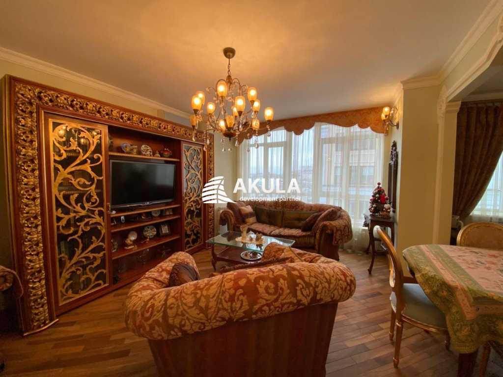 Продажа 3-комнатной квартиры 107.6 м², Ярославский пер.