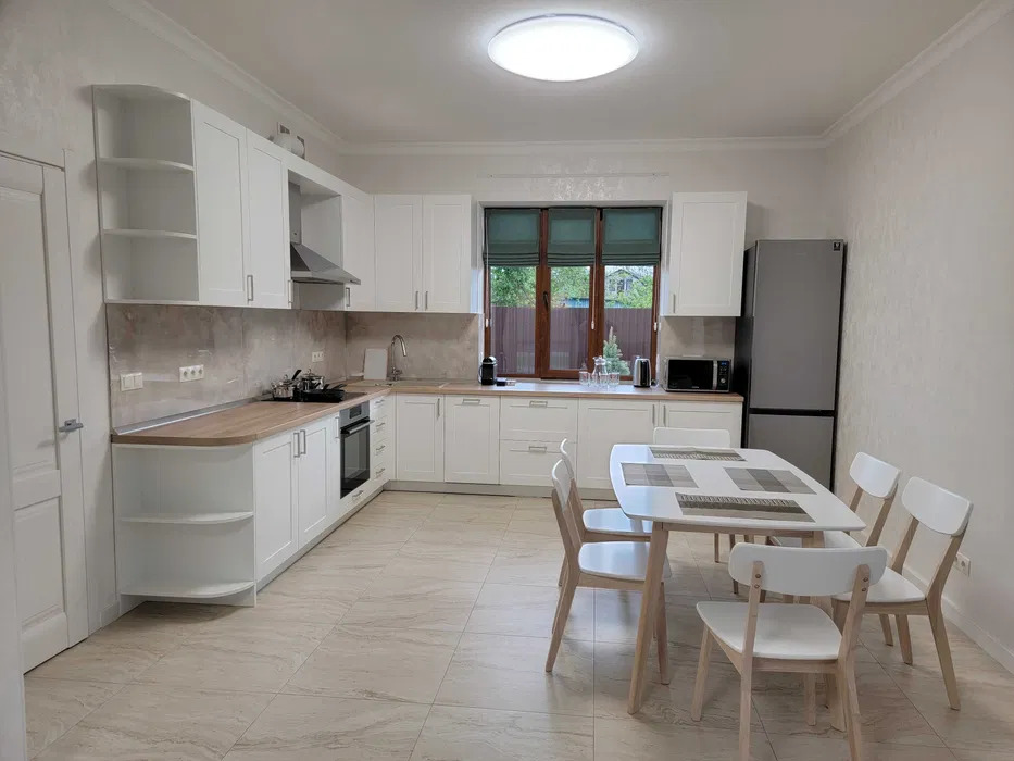 Оренда котеджу 170 м²