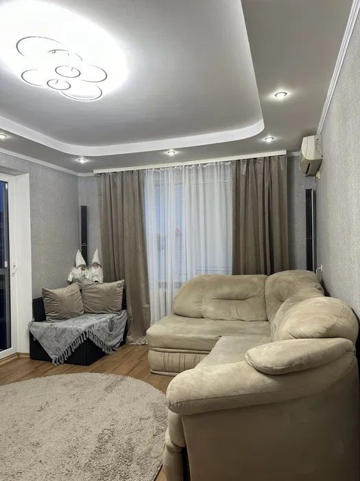 Продаж 2-кімнатної квартири 54 м², Героїв Сталінграду вул.