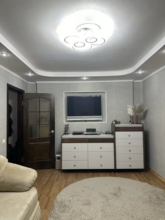 Продаж 2-кімнатної квартири 54 м², Героїв Сталінграду вул.