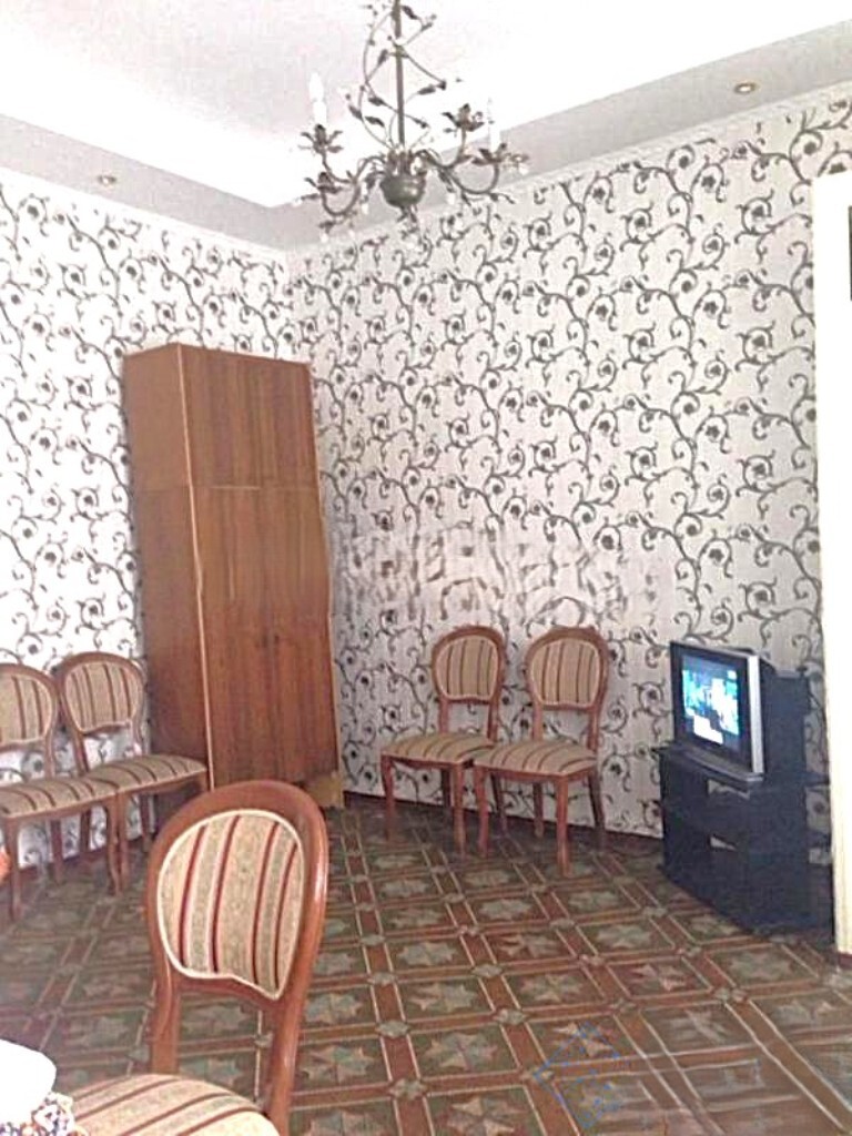 Продаж 1-кімнатної квартири 32 м², Базарна вул., 38