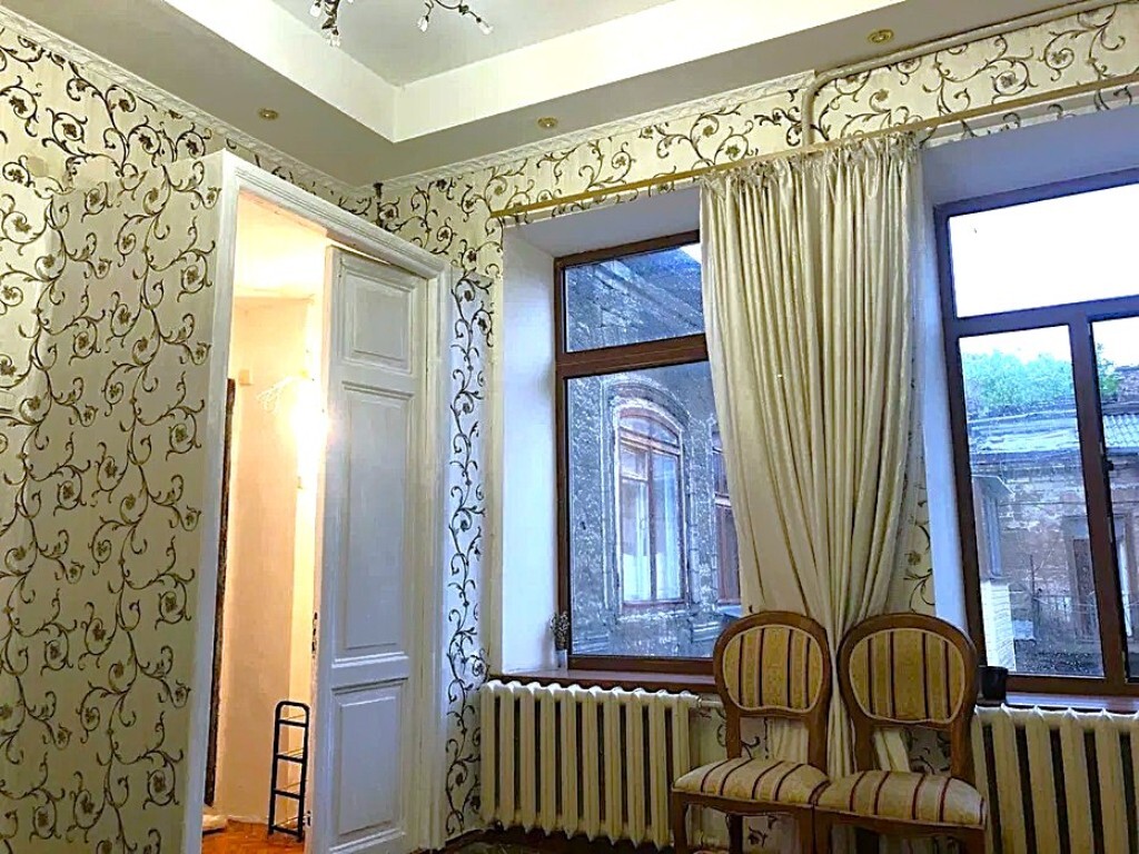 Продаж 1-кімнатної квартири 32 м², Базарна вул., 38