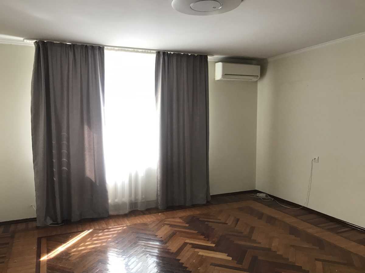 Продаж 3-кімнатної квартири 68.3 м², Празька вул., 22А