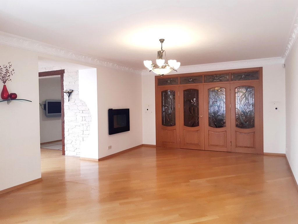 Продажа 3-комнатной квартиры 138 м², Николая Голего ул., 6