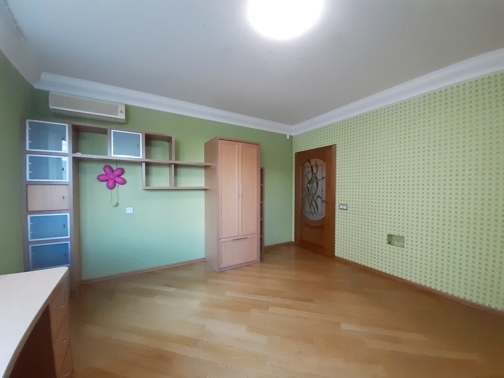 Продажа 3-комнатной квартиры 138 м², Николая Голего ул., 6