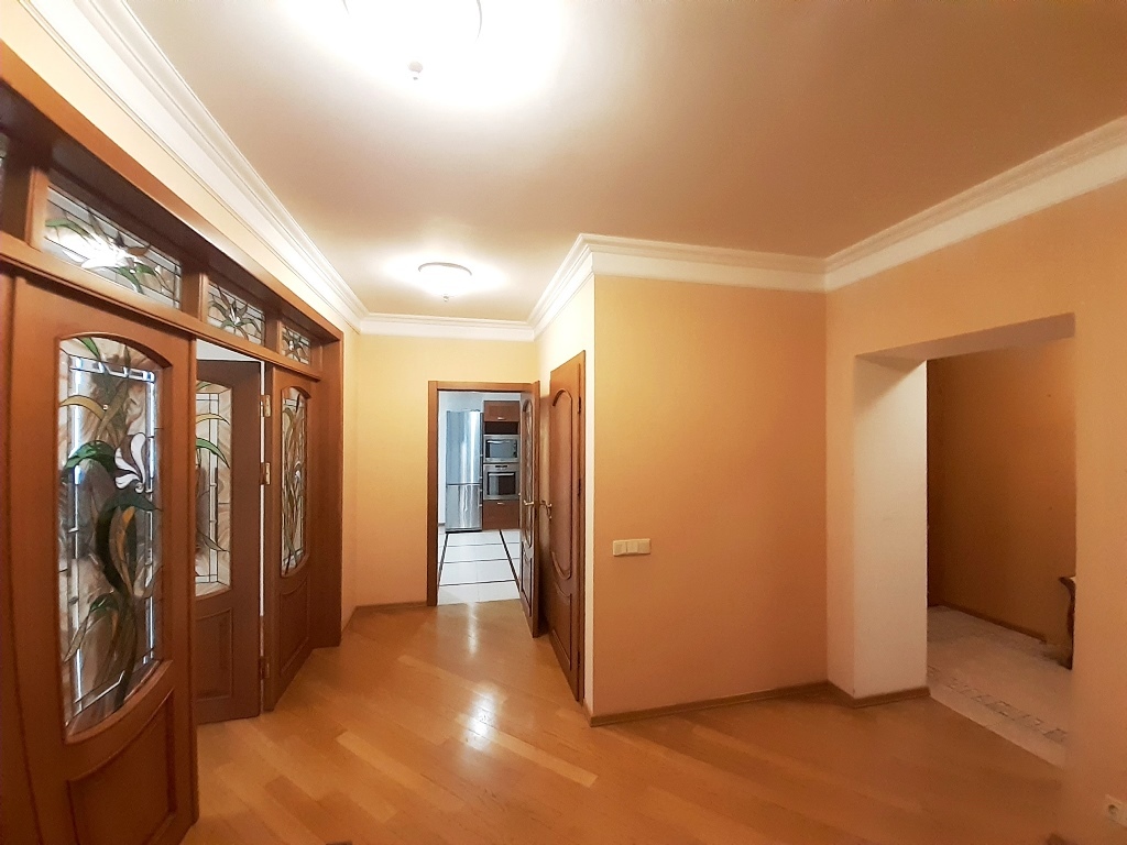 Продажа 3-комнатной квартиры 138 м², Николая Голего ул., 6