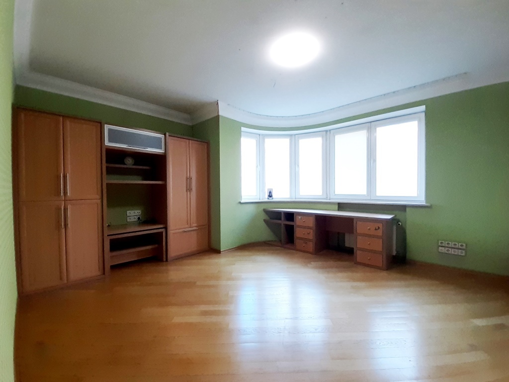 Продажа 3-комнатной квартиры 138 м², Николая Голего ул., 6