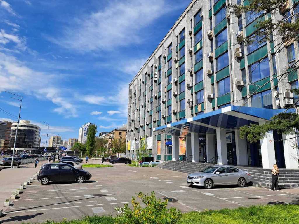 Аренда офиса 32 м², Евгения Сверстюка ул., 11Б