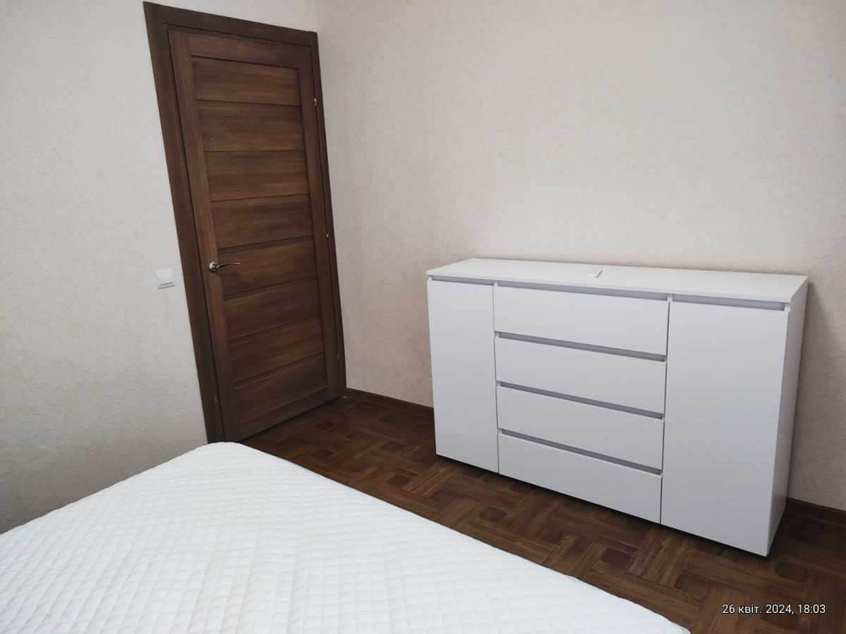 Продаж 2-кімнатної квартири 72 м², Ревуцького вул., 54