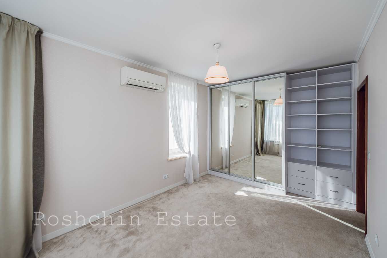 Продаж 4-кімнатної квартири 212 м², Депутатська вул., 23А