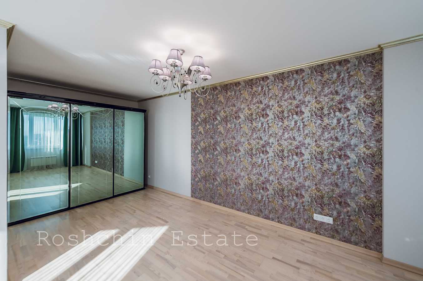 Продаж 4-кімнатної квартири 212 м², Депутатська вул., 23А