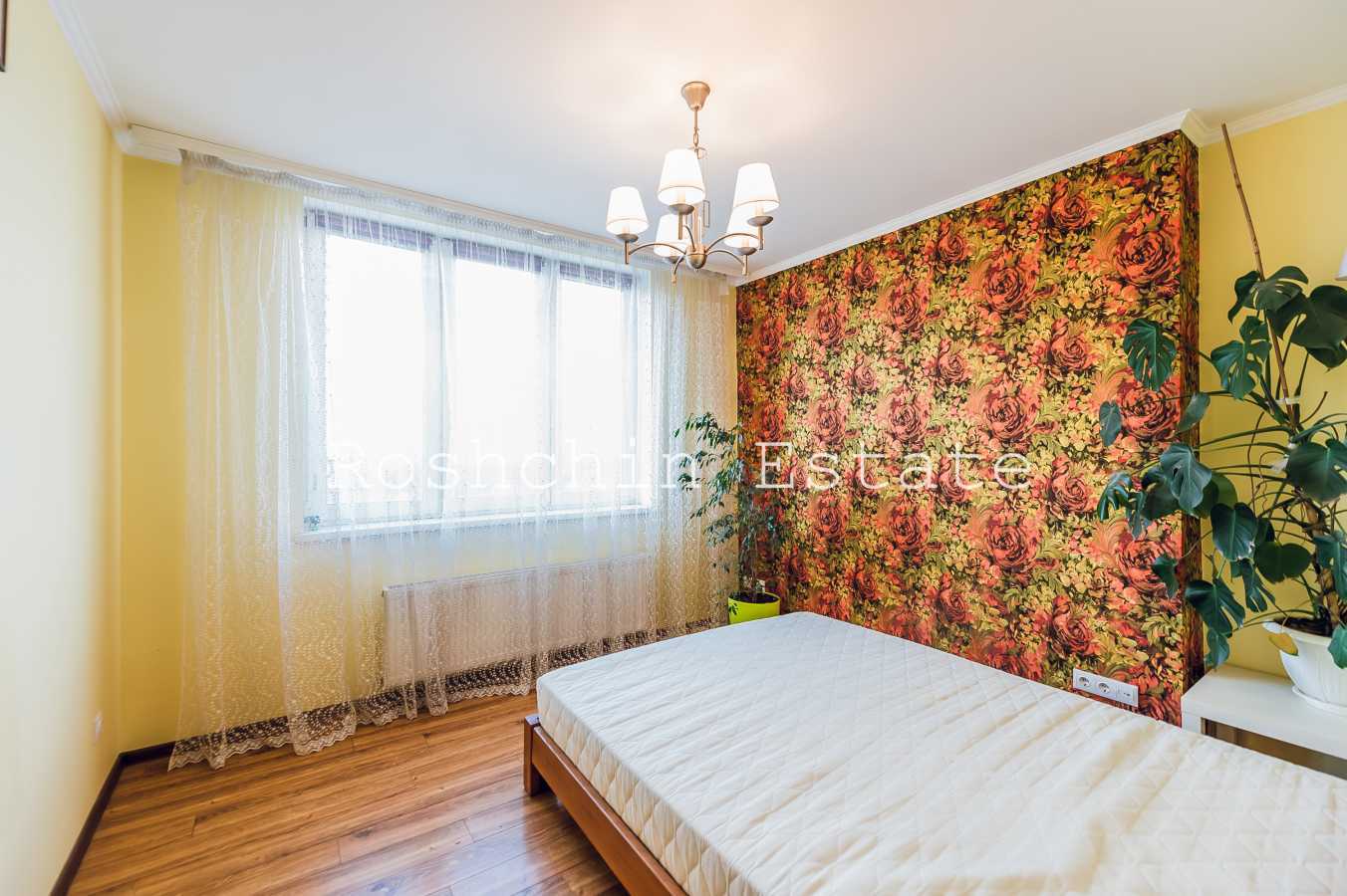 Продаж 3-кімнатної квартири 88.8 м², Ризька вул.