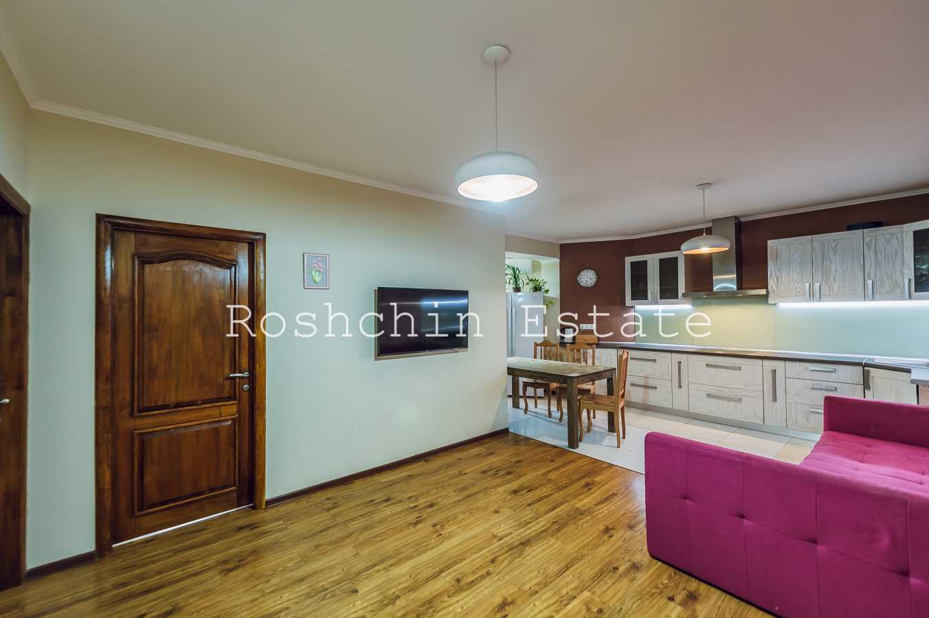 Продаж 3-кімнатної квартири 88.8 м², Ризька вул.