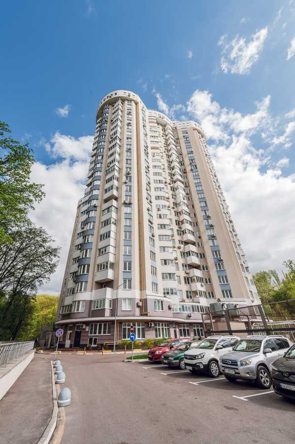 Продаж 3-кімнатної квартири 88.8 м², Ризька вул.