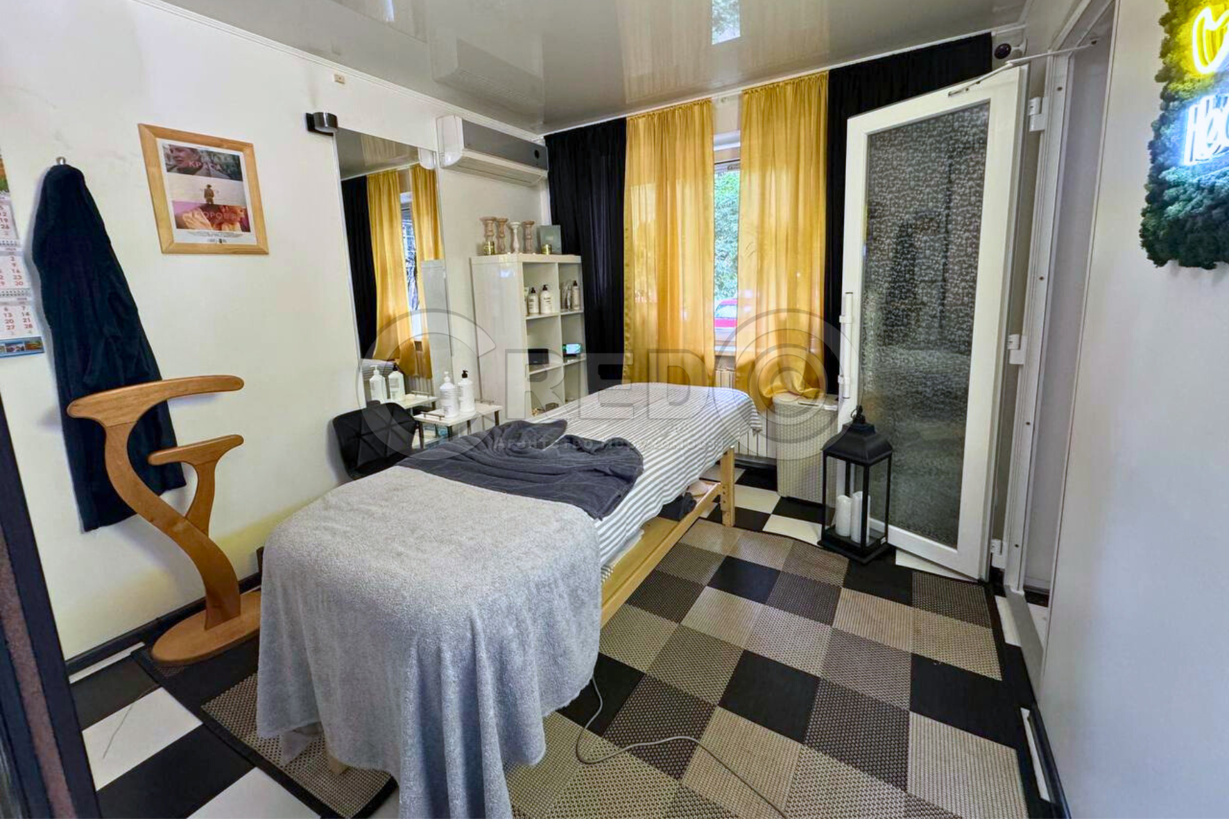Продаж комерції 100 м², Віталія Матусевича вул.