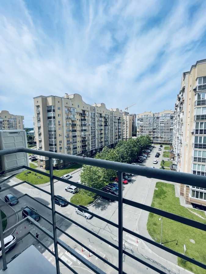 Продажа 3-комнатной квартиры 90 м², Метрологическая ул., 11А