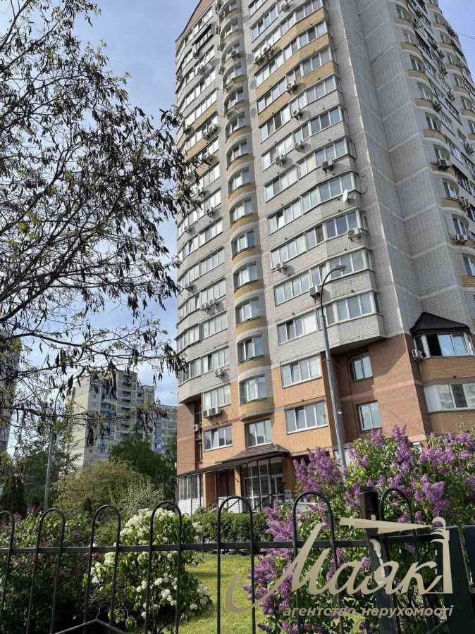 Продаж 2-кімнатної квартири 73 м², Анни Ахматової вул., 18