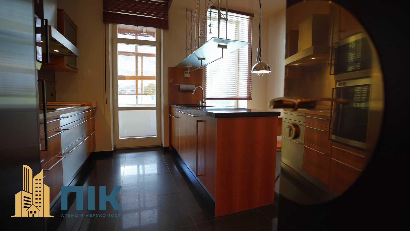 Продаж 4-кімнатної квартири 370 м², Банкова вул., 1/10