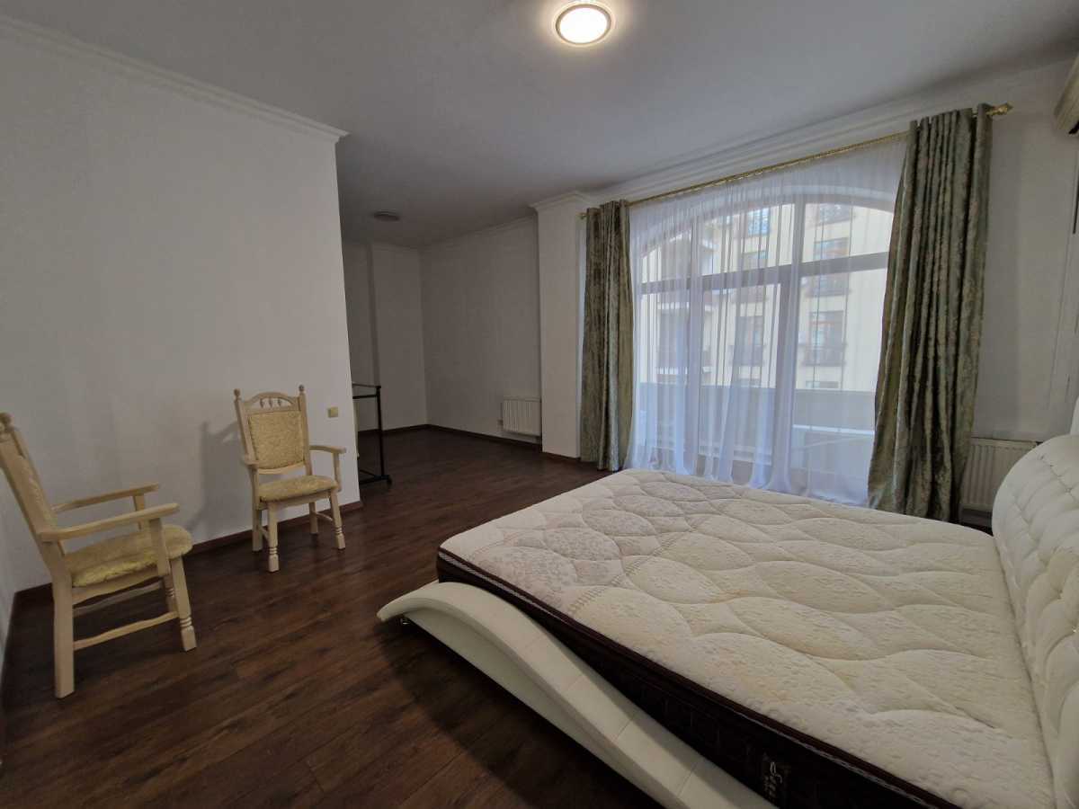 Продаж 4-кімнатної квартири 188 м², Пирогова вул., 6А