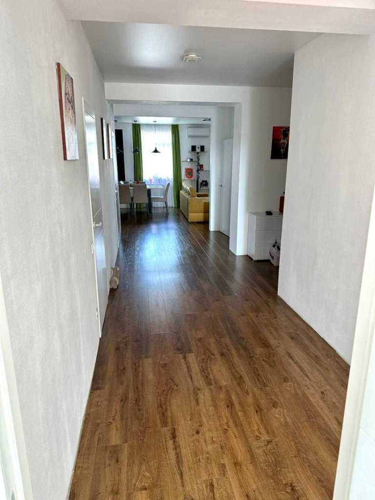 Продажа 3-комнатной квартиры 104 м², Ярослава Гашека бул., 18