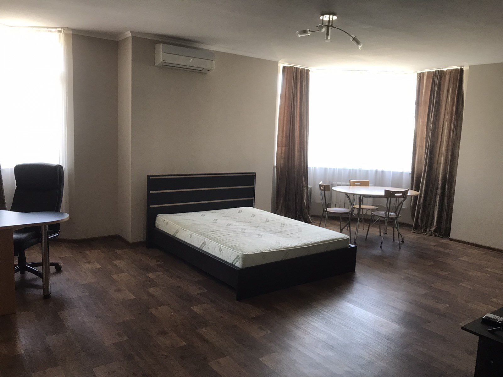 Продаж 1-кімнатної квартири 55 м²