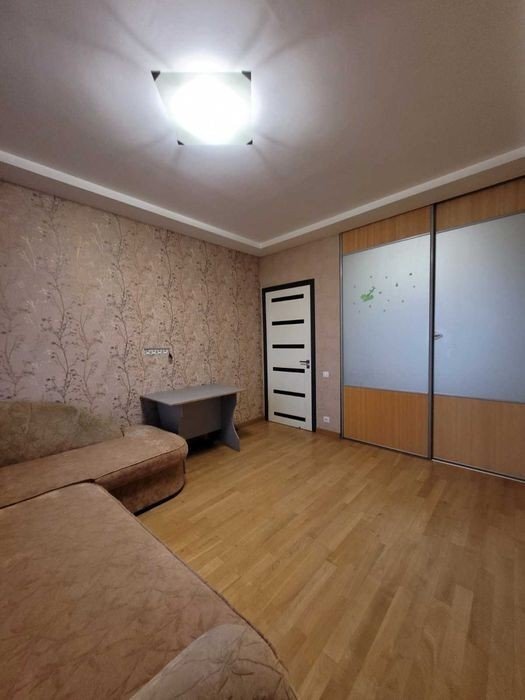 Продаж 2-кімнатної квартири 81 м²