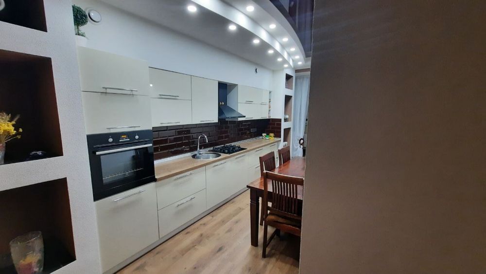 Продаж 3-кімнатної квартири 90 м²