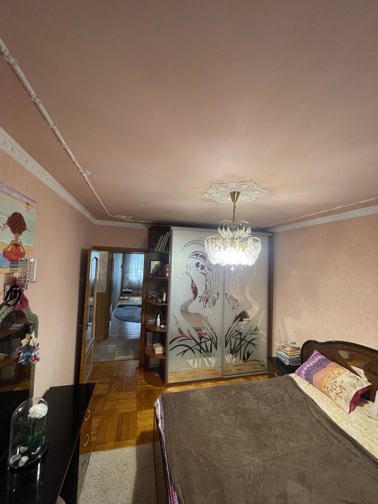 Продажа 4-комнатной квартиры 92 м²