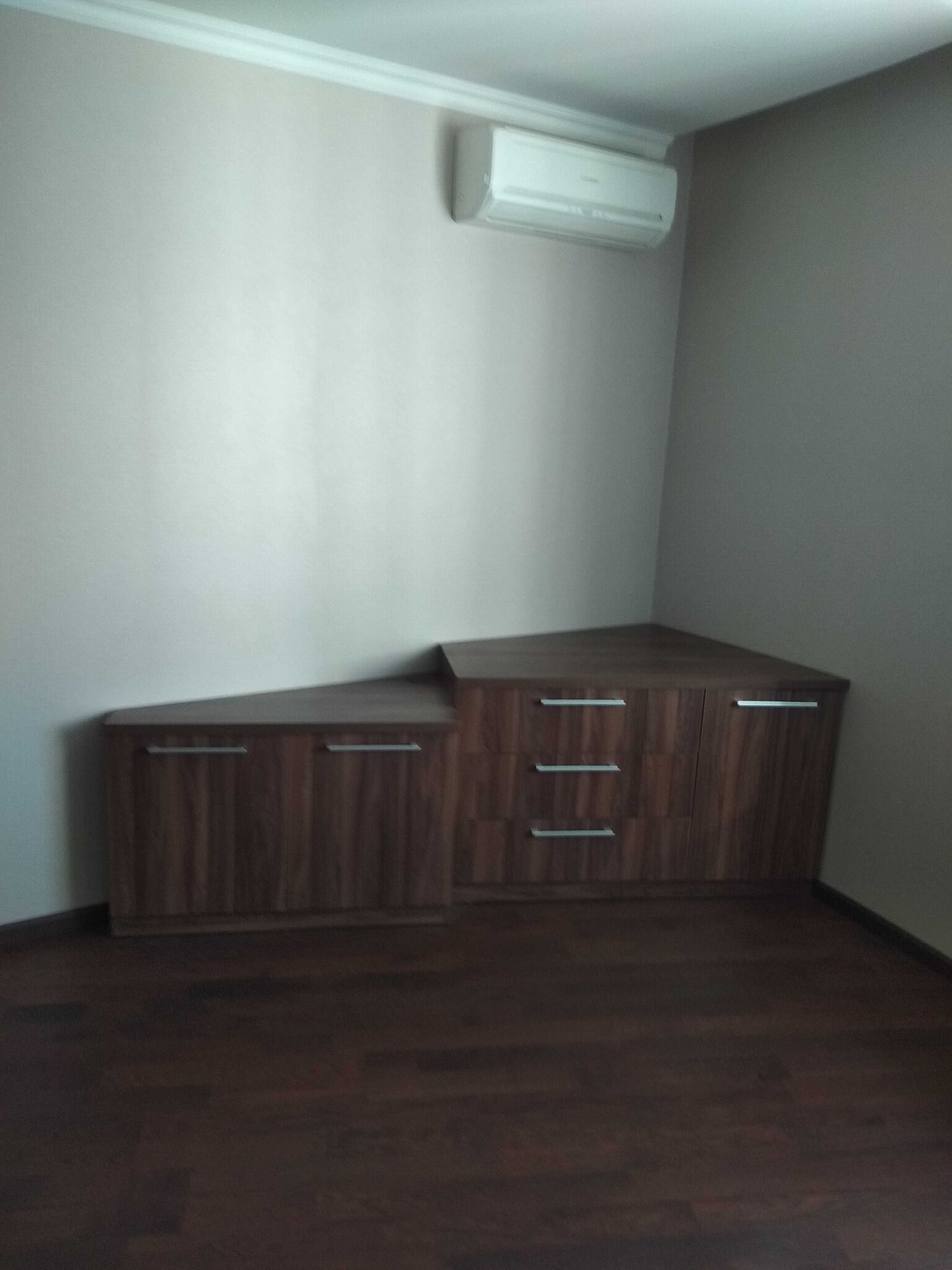 Продаж 3-кімнатної квартири 76 м²