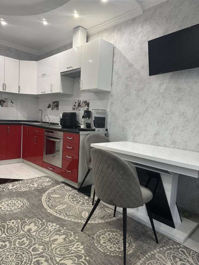 Продажа 1-комнатной квартиры 60 м², Вячеслава Черновола ул., 11