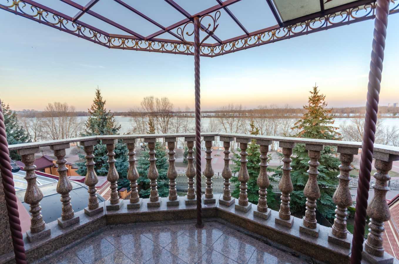 Продаж будинку 615 м², Оболонська пл., 63