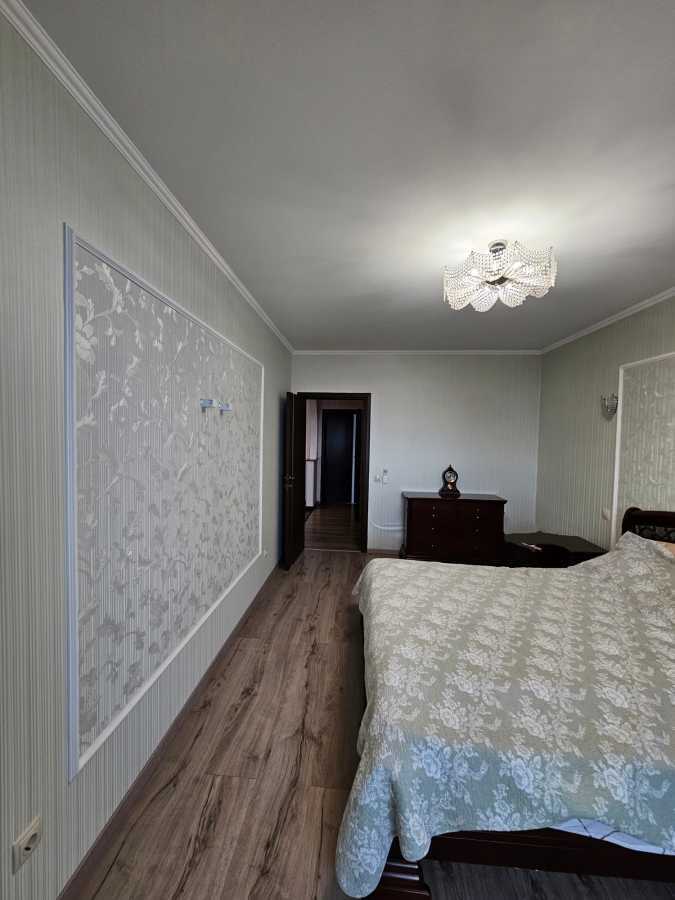 Продаж 3-кімнатної квартири 107 м², Пономарьова вул., 26 К4