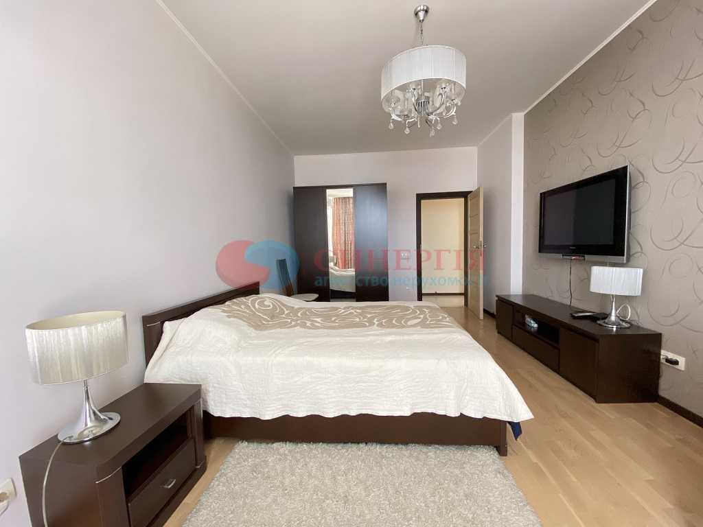 Оренда 3-кімнатної квартири 104 м², Дмитрівська вул., 80