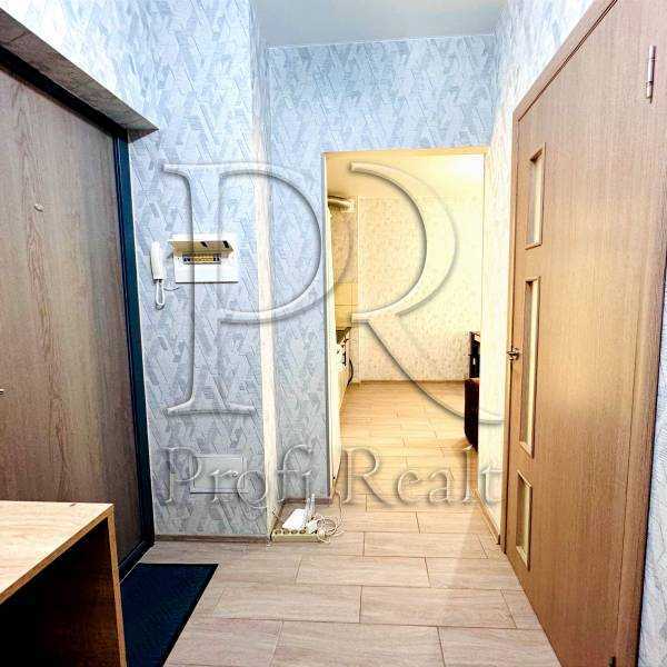 Продаж 1-кімнатної квартири 38 м², Салютна вул., 2