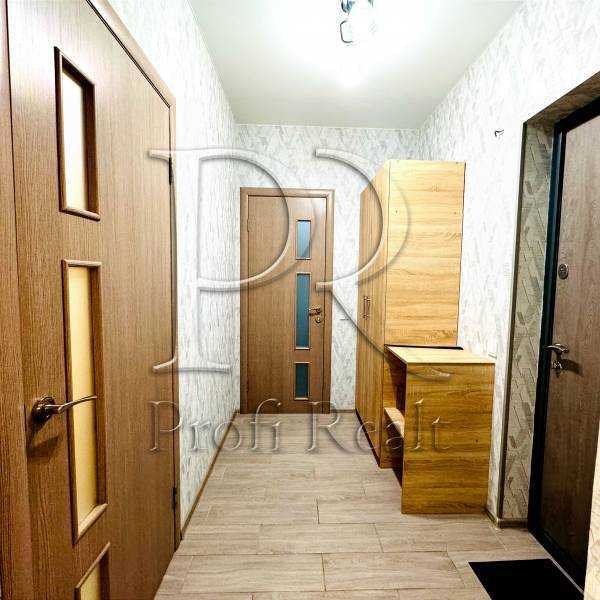 Продаж 1-кімнатної квартири 38 м², Салютна вул., 2