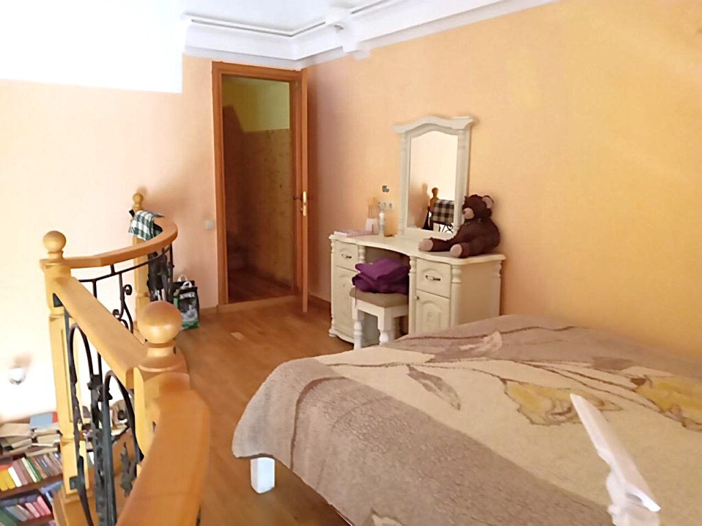 Продаж 3-кімнатної квартири 125 м², Катеринінська вул., 20