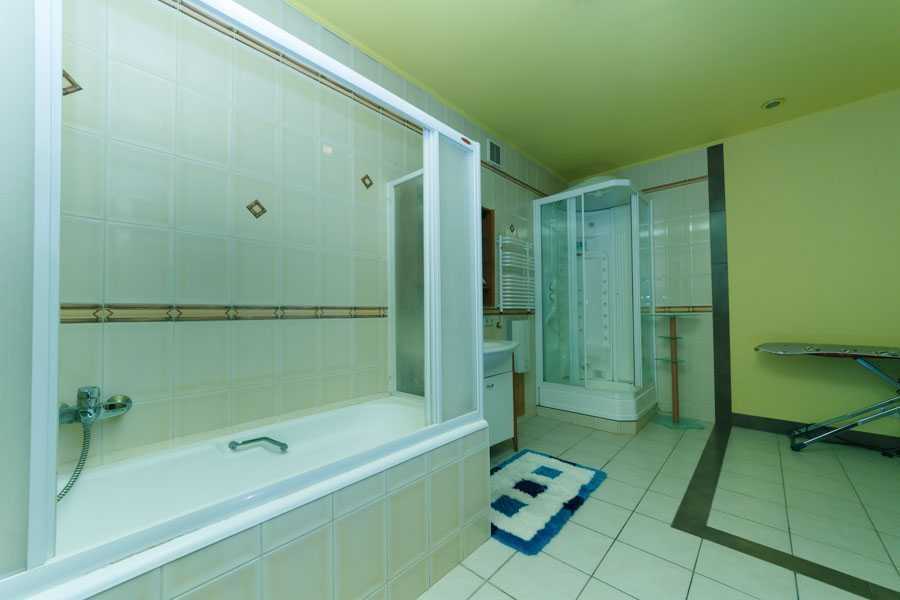 Оренда 4-кімнатної квартири 215 м², Назарівська вул., 7Б