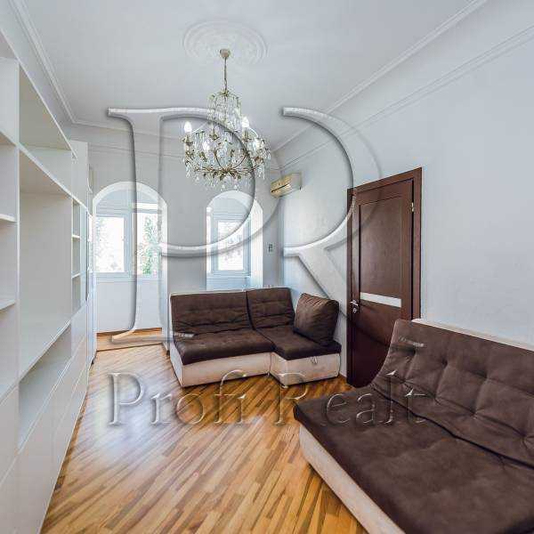 Продажа 3-комнатной квартиры 64 м², Евгения Коновальца ул., 18