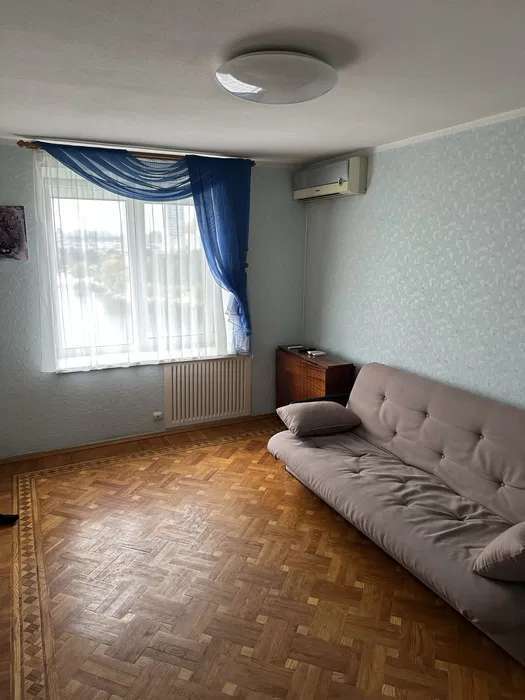 Продаж 3-кімнатної квартири 69.5 м², Березняківська вул., 30