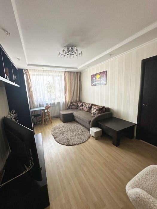 Продаж 2-кімнатної квартири 37 м², Джерельна вул.