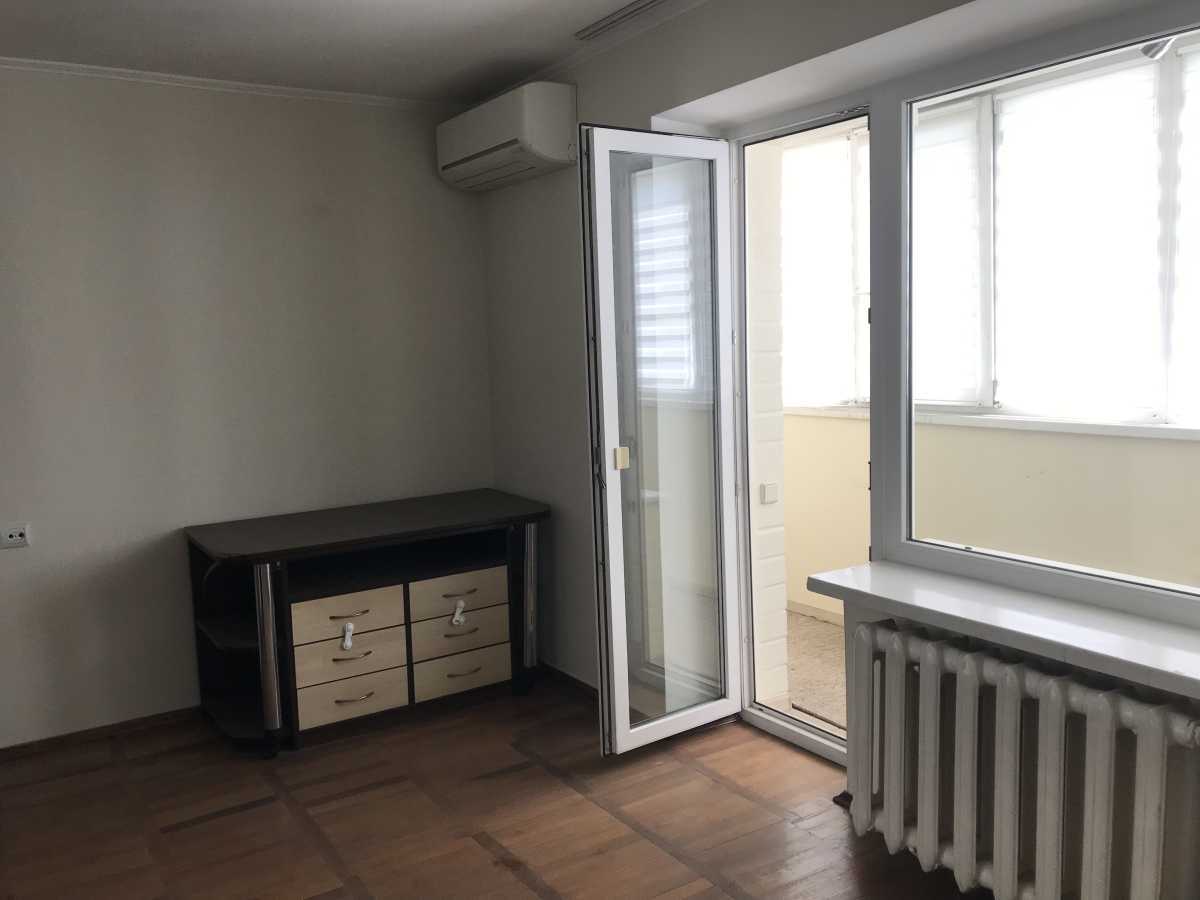 Продаж 3-кімнатної квартири 68.3 м², Празька вул., 22А