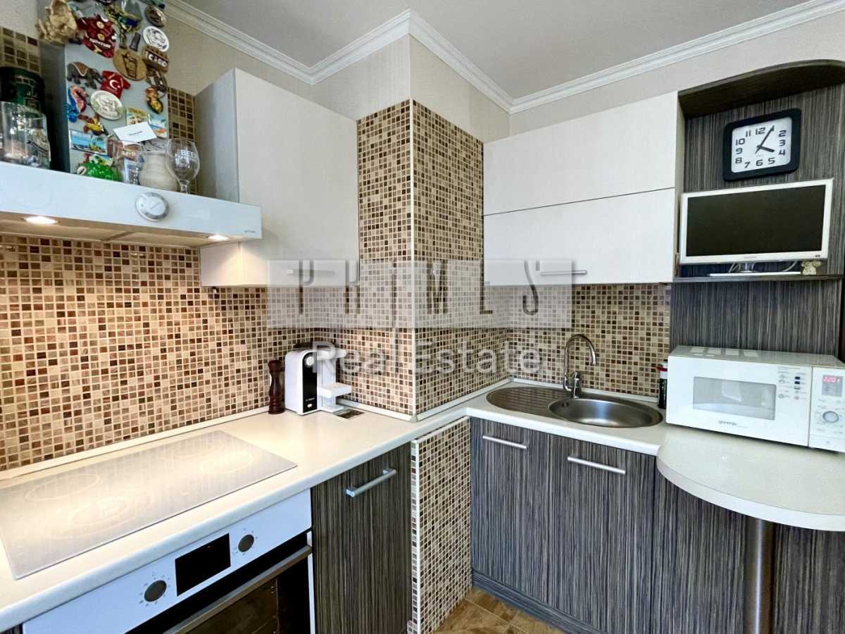 Продажа 2-комнатной квартиры 72 м², Елены Пчилки ул., 4