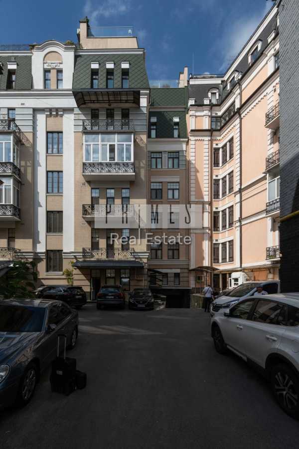 Оренда 3-кімнатної квартири 220 м², Рейтарська вул., 4