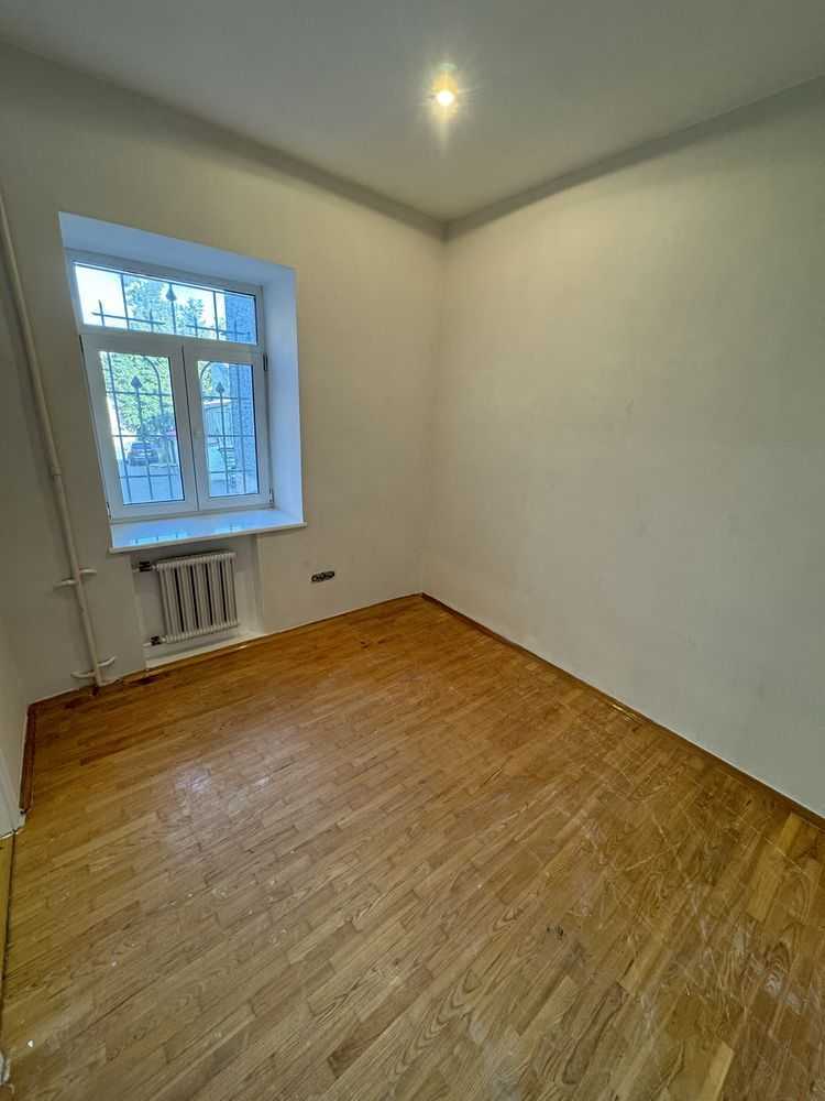 Продаж 2-кімнатної квартири 55 м², Межигірська вул., 22