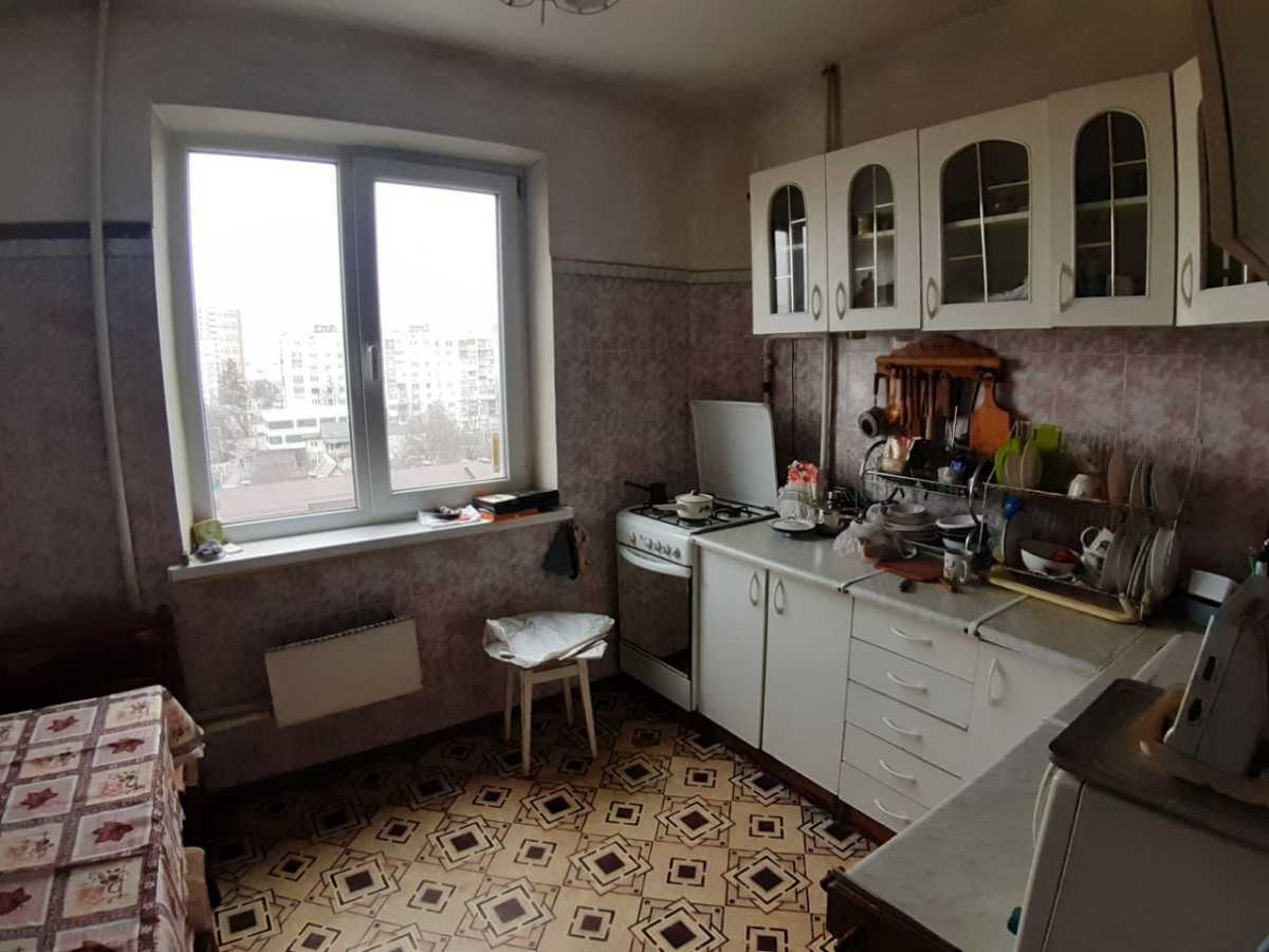 Продаж 3-кімнатної квартири 67.5 м², Квітнева вул., 15