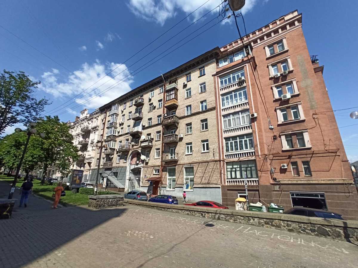 Продажа 1-комнатной квартиры 67.2 м², Владимира Антоновича ул., 25