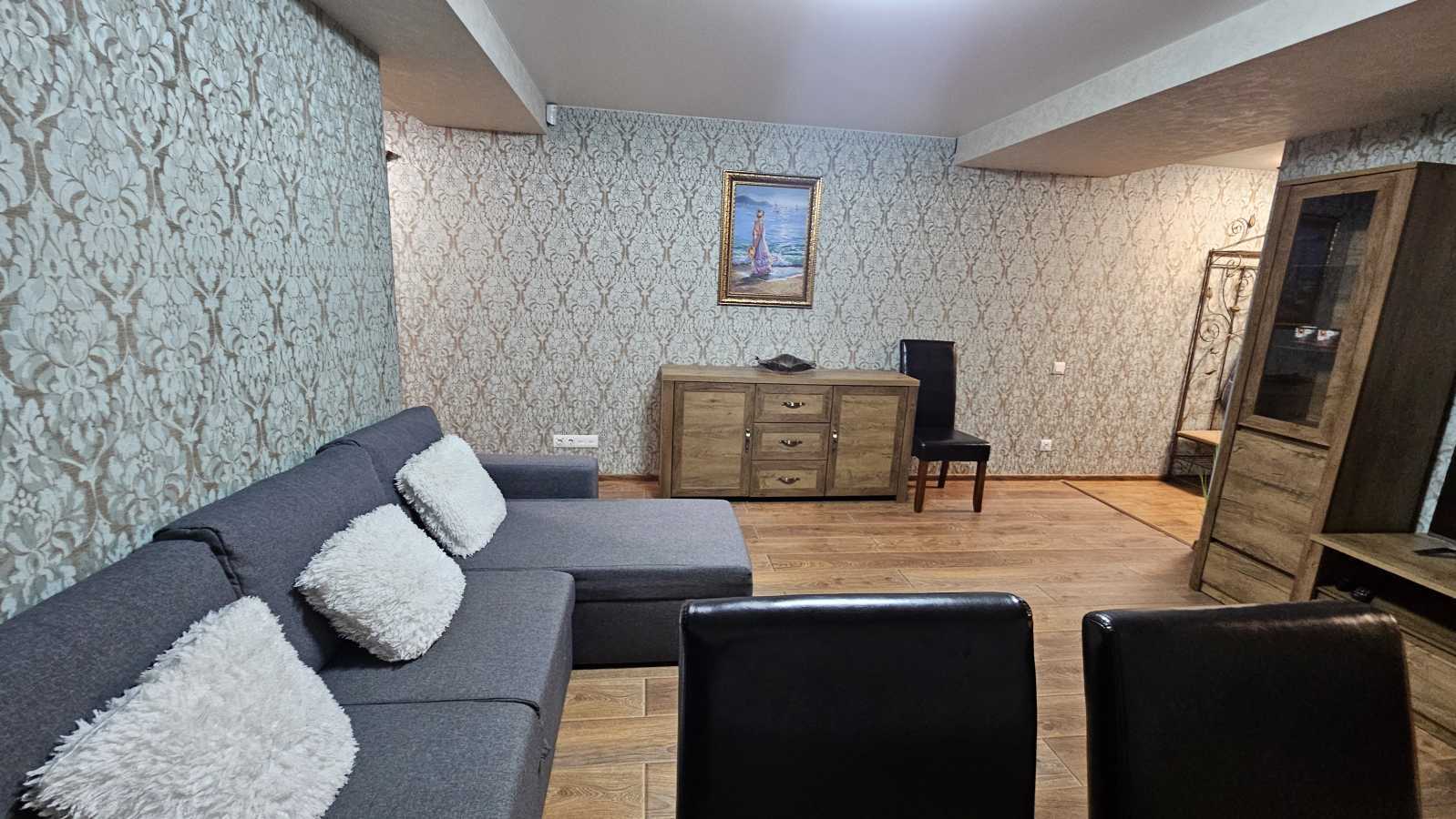 Оренда 3-кімнатної квартири 70 м², Дмитрівська вул., 96-98