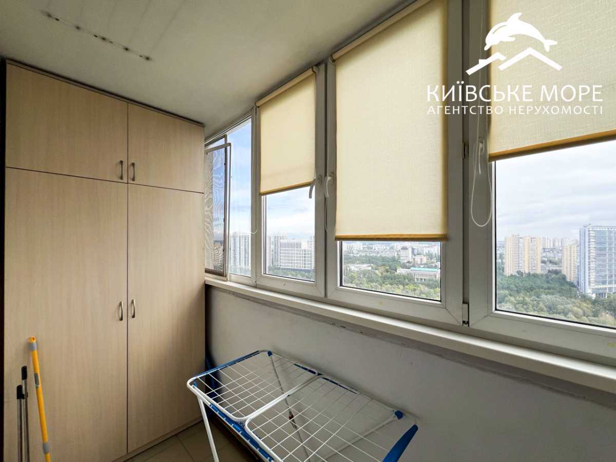 Продаж 1-кімнатної квартири 52 м², Воскресенська вул., 12Б